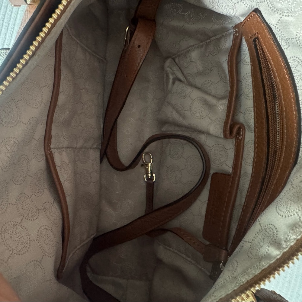 Michael Kors Tan and Cream Shoulder Bag - Picture 2 of 4